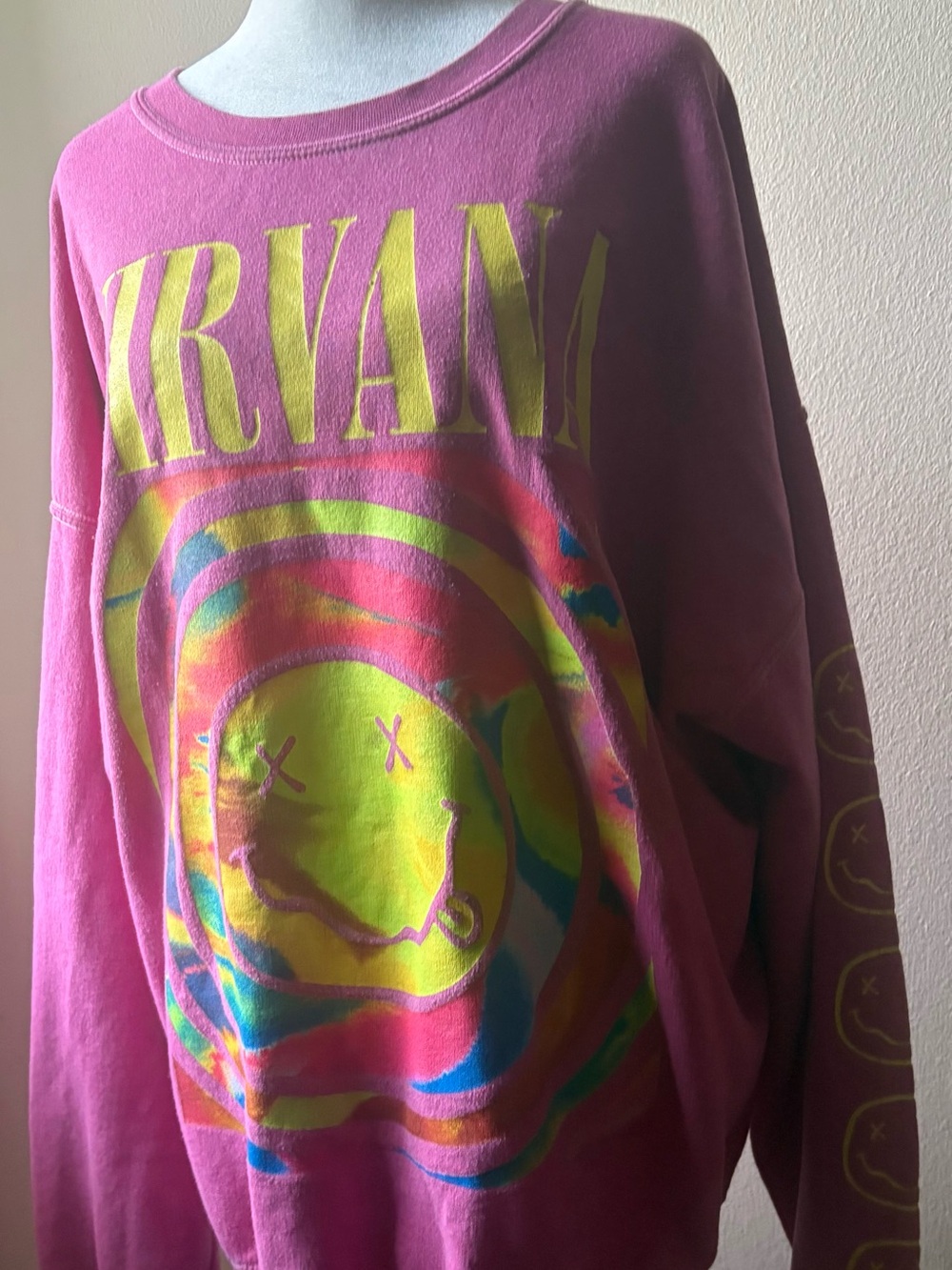 Vintage Nirvana Women’s S/M Pink Graphic Tie Dye Sweatshirt Y2K Rock-Band Grunge